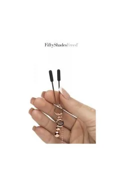 Chaîne Tétons Et Clitoris 50 Nuances De Grey Fifty Shades Freed -SexToys Soldes chaine tetons et clitoris 50 nuances de grey fifty shades freed 2