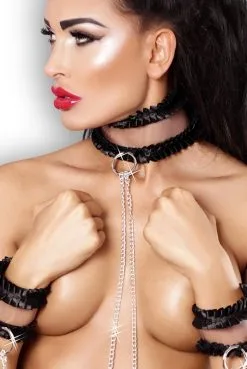 Set Collier Menottes Pvc Transparent Et Satin Frivolous -SexToys Soldes set collier menottes pvc transparent et satin frivolous 2